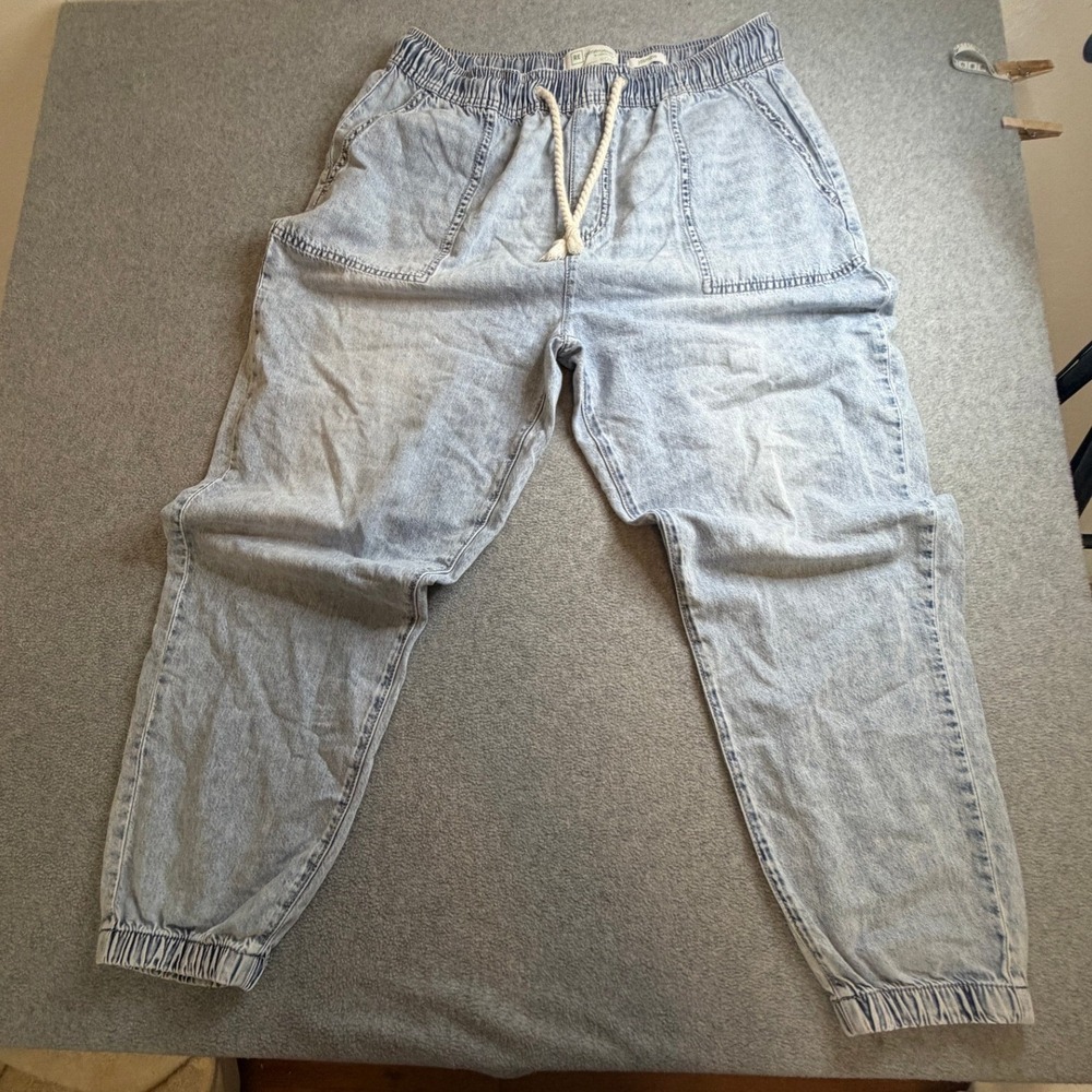 RE Generation Celebrity Pink Jasmine Denim Joggers Light Wash Acid Blue Small
